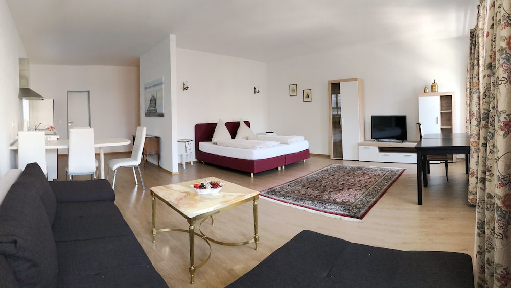 Grand Apartment, 1 King Bed, City View photo 3
