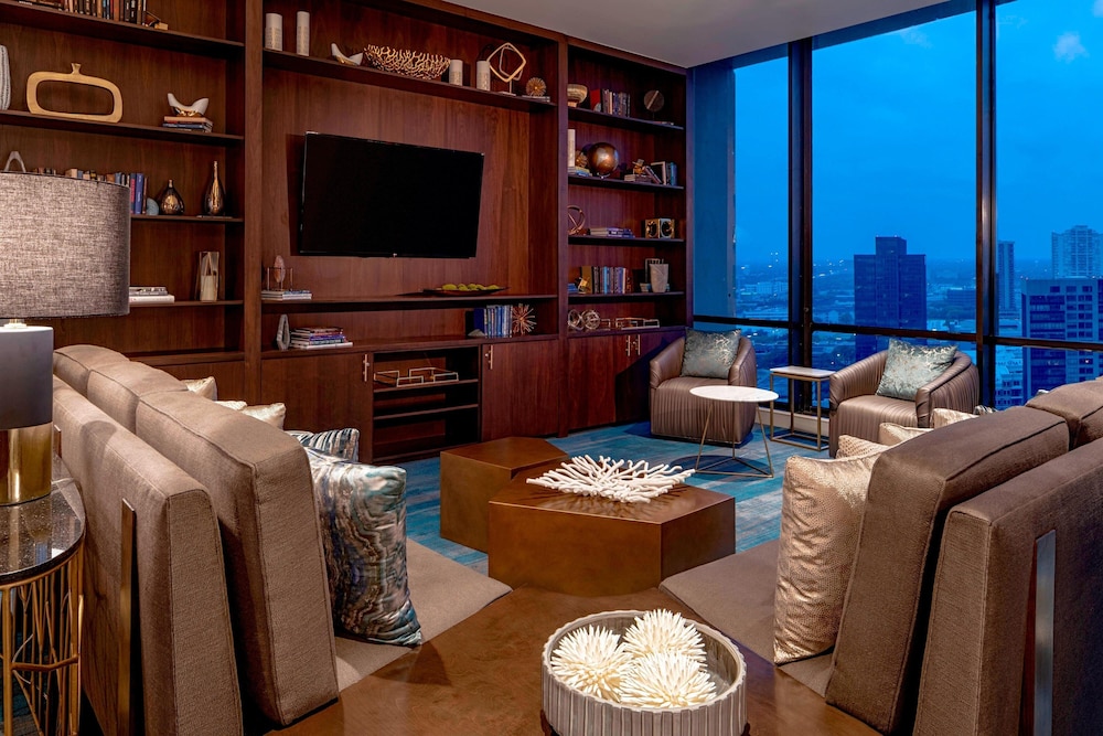 Suite, 1 Bedroom - Photo 9