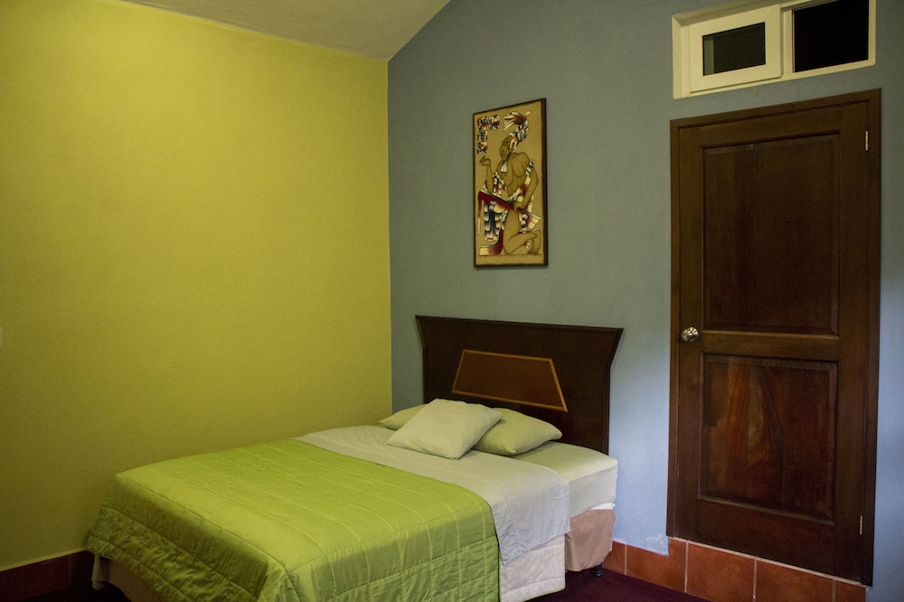 Room, 1 Queen Bed photo 1