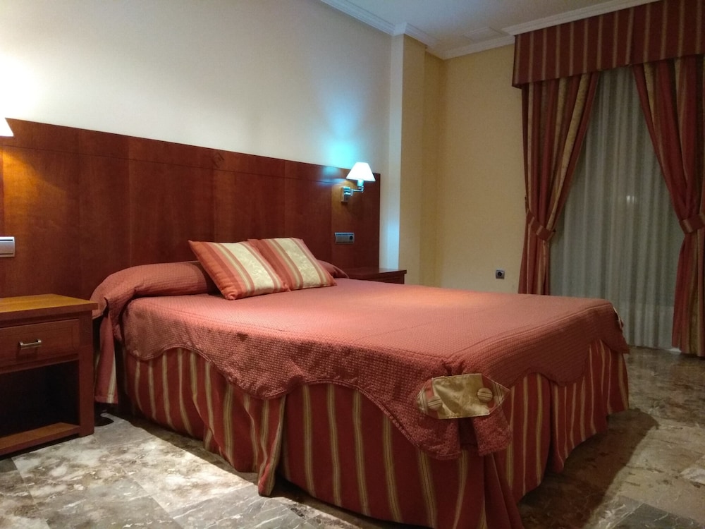 Habitación Cuádruple, Balcón, Vista a la Montaña