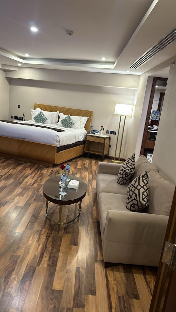 Honeymoon Suite, City View