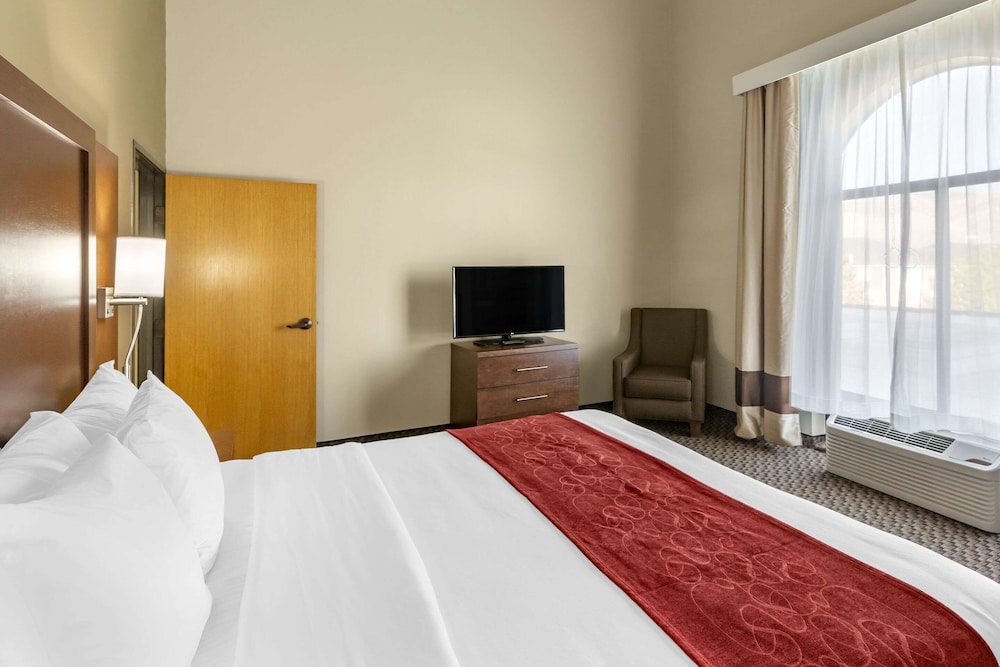 Suite, 1 King Bed with Sofa bed, Non Smoking - Photo 3
