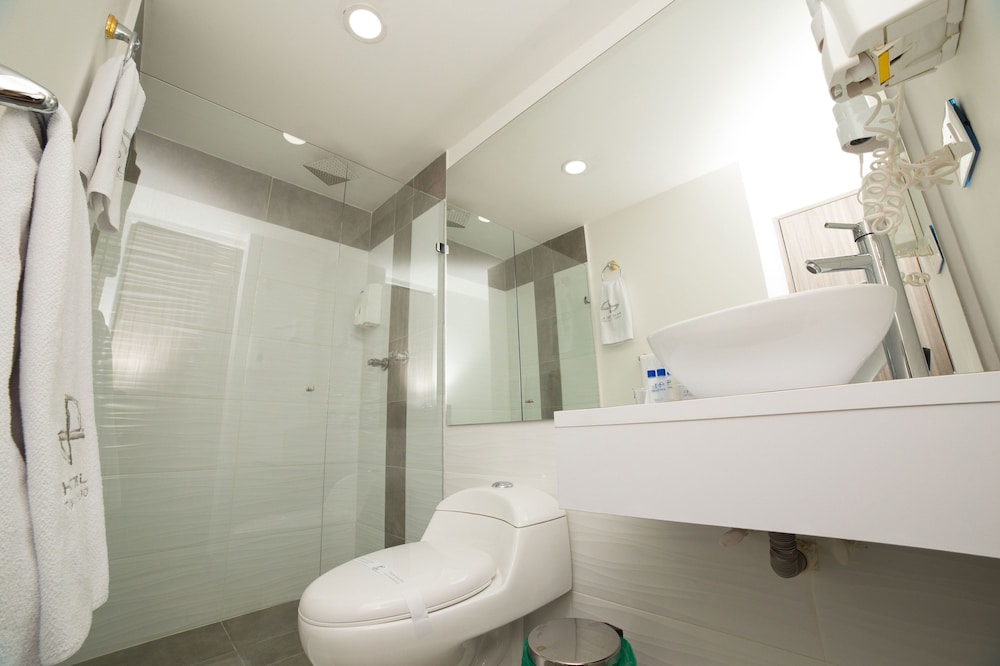 Deluxe Suite - Photo 3
