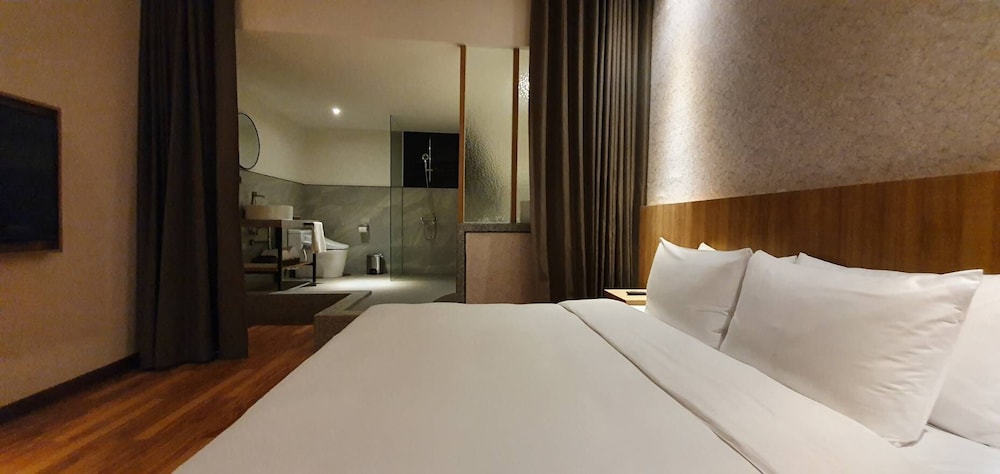 Large Double Room Without Window photo 1