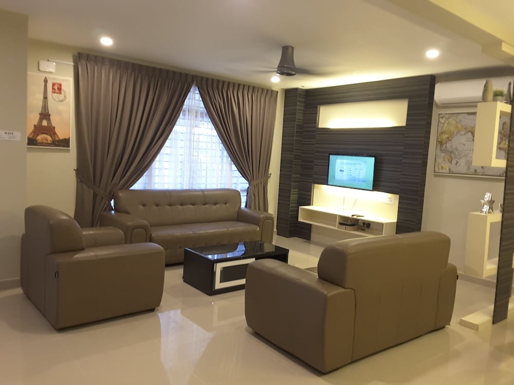 House, 4 Bedrooms photo 1