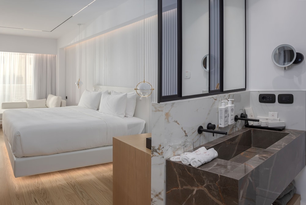 Deluxe Double Room - Photo 1