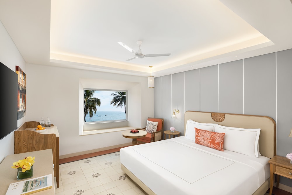 Premium Room, 1 King Bed, Sea View - Photo 1