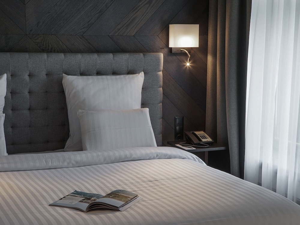 Superior Room, 1 King Bed (Premium) - Photo 5