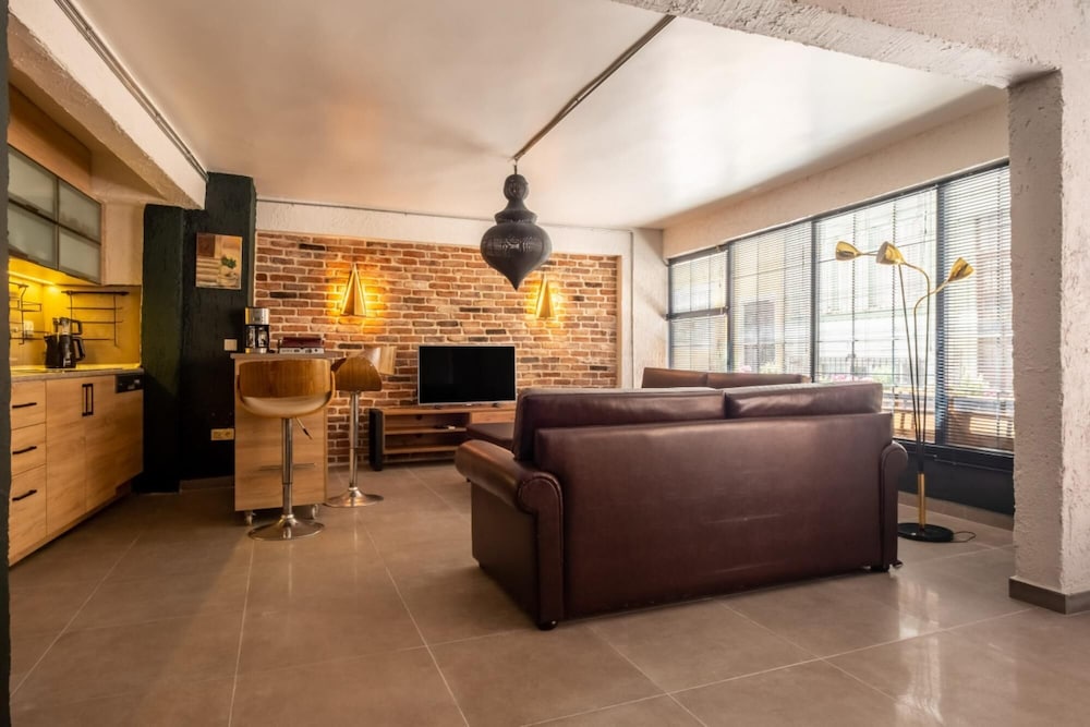 Apartment photo 2