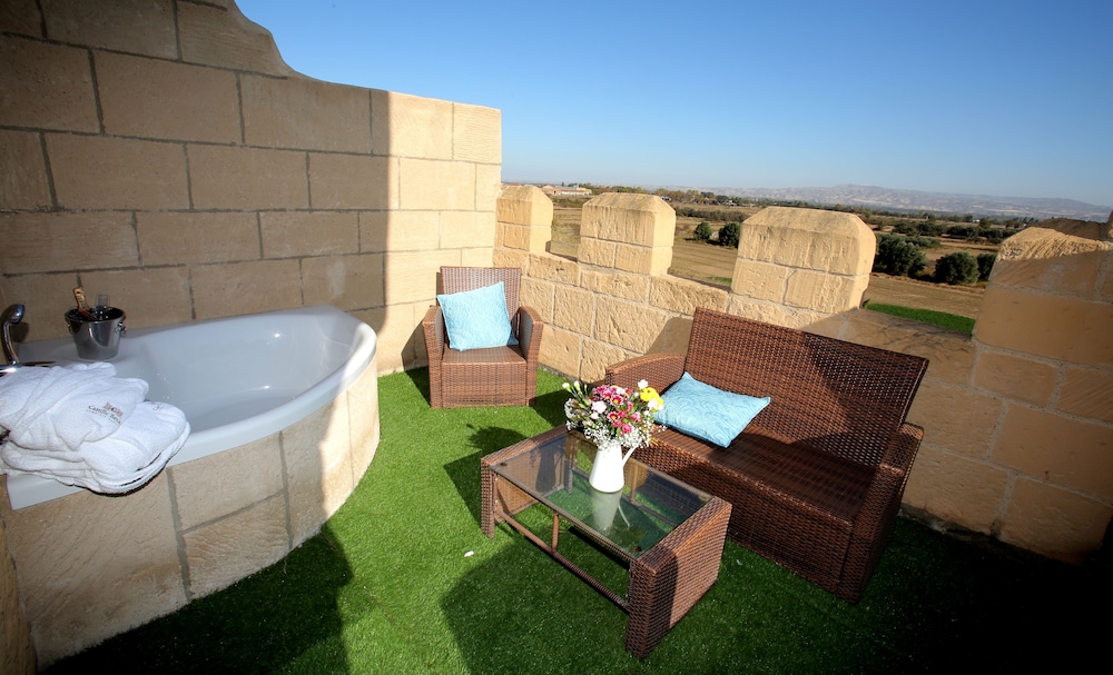 Superior Grand Luxury Suite with Bathtub photo 3