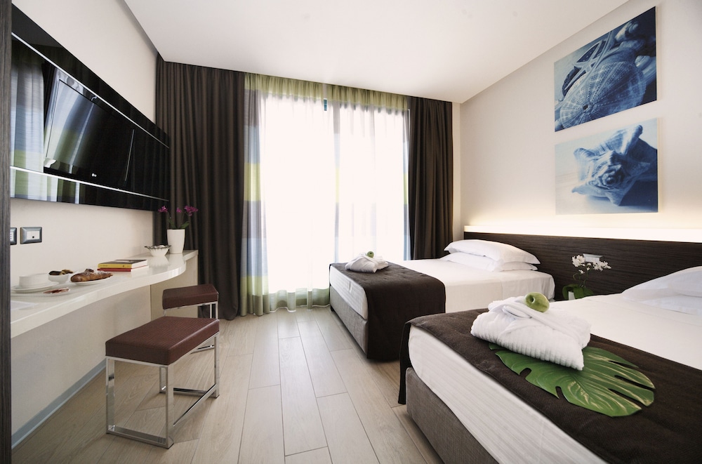 Superior Triple Room, Balcony