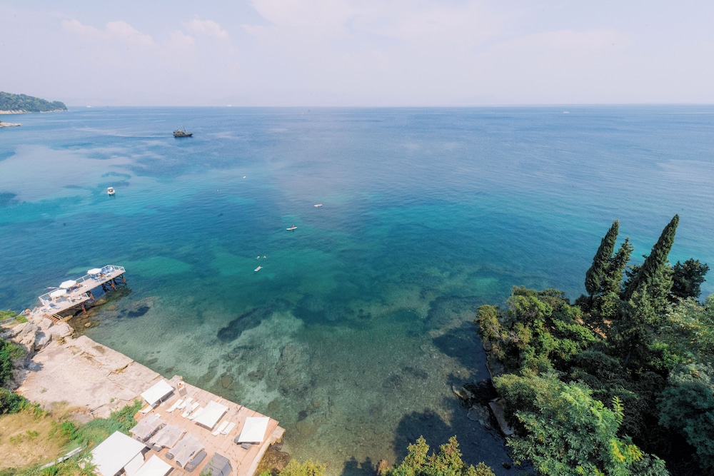 Panoramic Double Room, 1 Bedroom, Non Smoking, Oceanfront photo 2