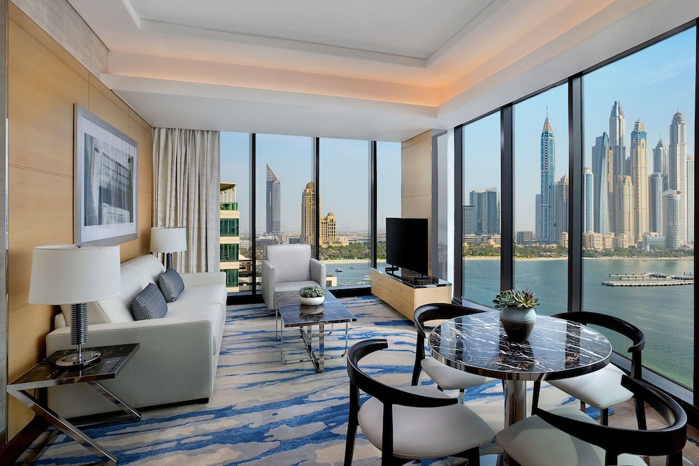 Palm Suite - King Bed Club Lounge- Evening Cocktail Hours, Private Balcony, Direct Access to Beach