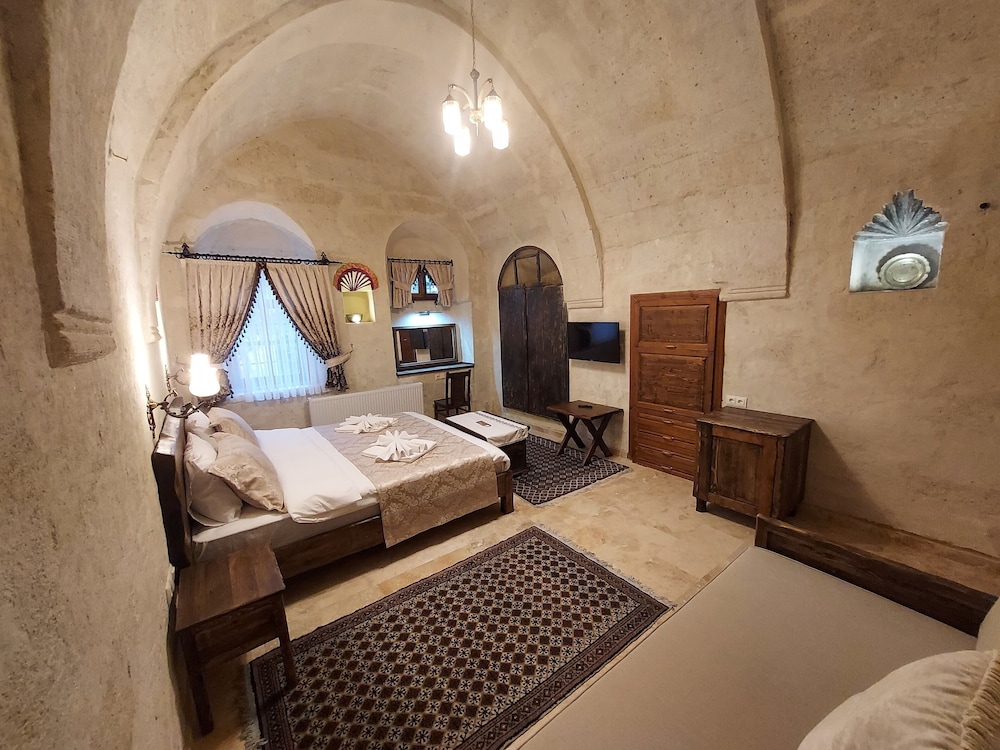 Deluxe Room - Photo 17