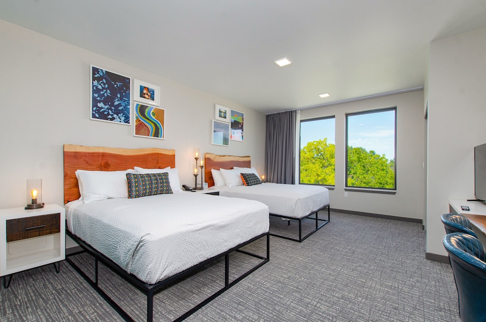 Suite, 2 Queen Beds, Corner (Corner Jr. Suite with 2 Queen Beds)
