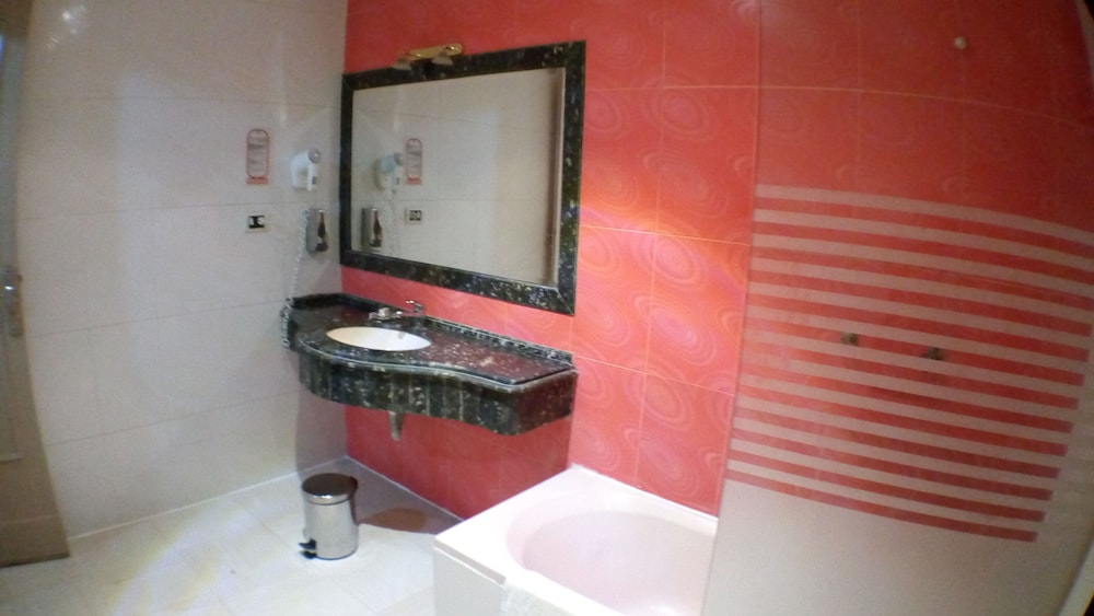 Standard Double Or Twin Room - Photo 8
