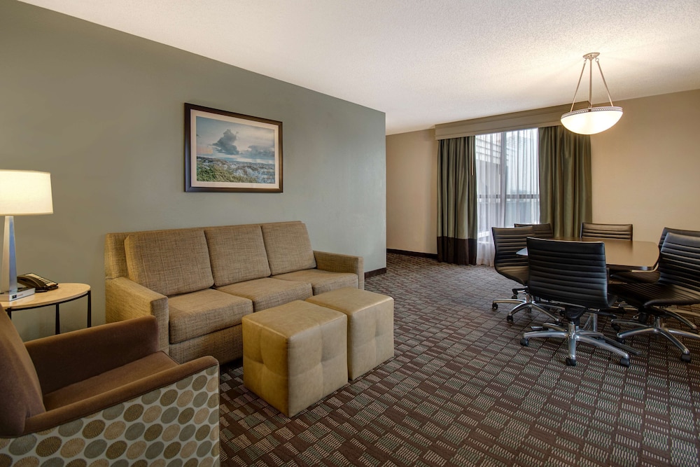 Suite, 1 King Bed (South Wing, Conference) - Photo 2