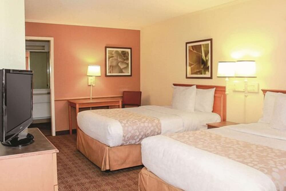 Standard Room, 2 Double Beds, Non Smoking photo 1