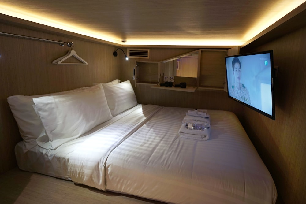 Private Room with 4 Queen Capsule photo 3