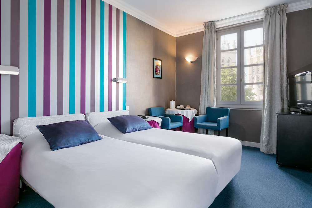 Comfort Room, 1 King Bed, Non Smoking, Garden View photo 2