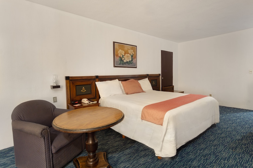 Standard Room, 1 King Bed photo 1