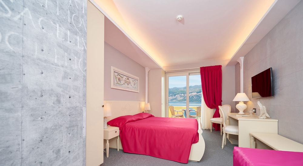 Junior Suite, Balcony, Lake View (Italian Prestige, 3 people) photo 1