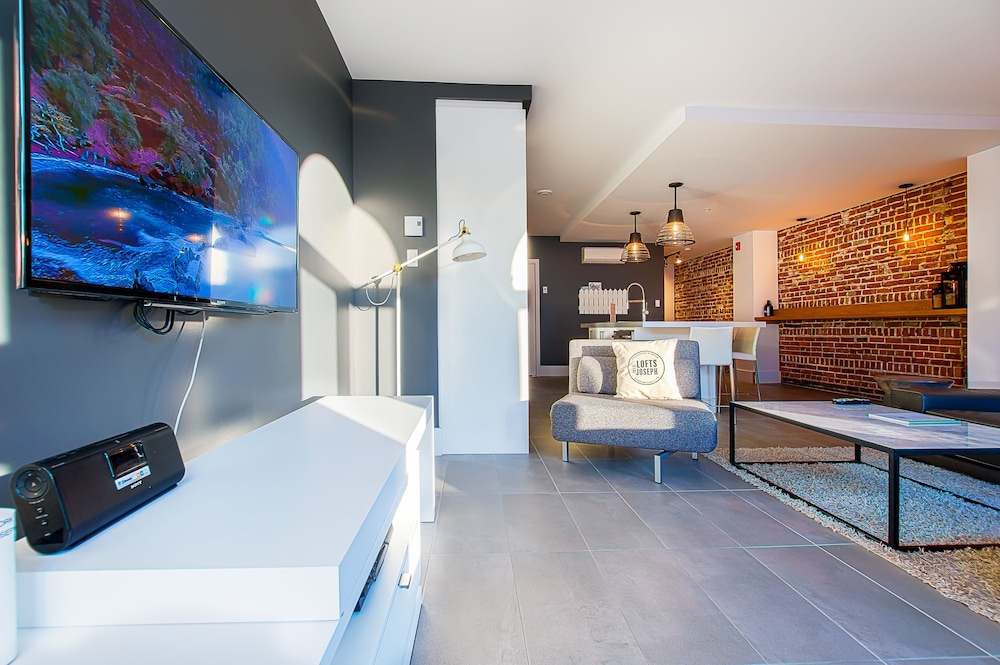 Loft, 2 Bedrooms, City View (302)
