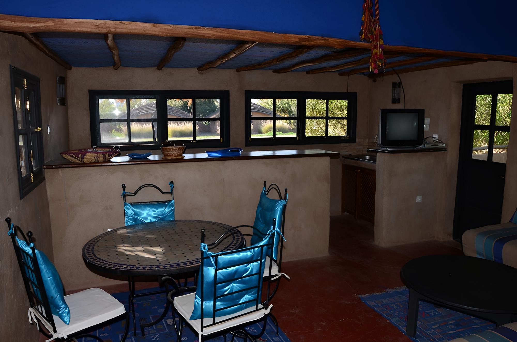 Family House, 2 Bedrooms, Kitchenette ( Maisons AFRICAINE) photo 1