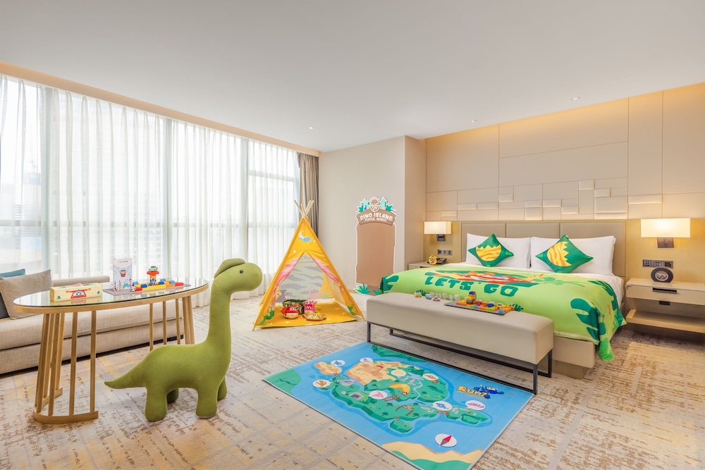 Family King Room thumbnail 6