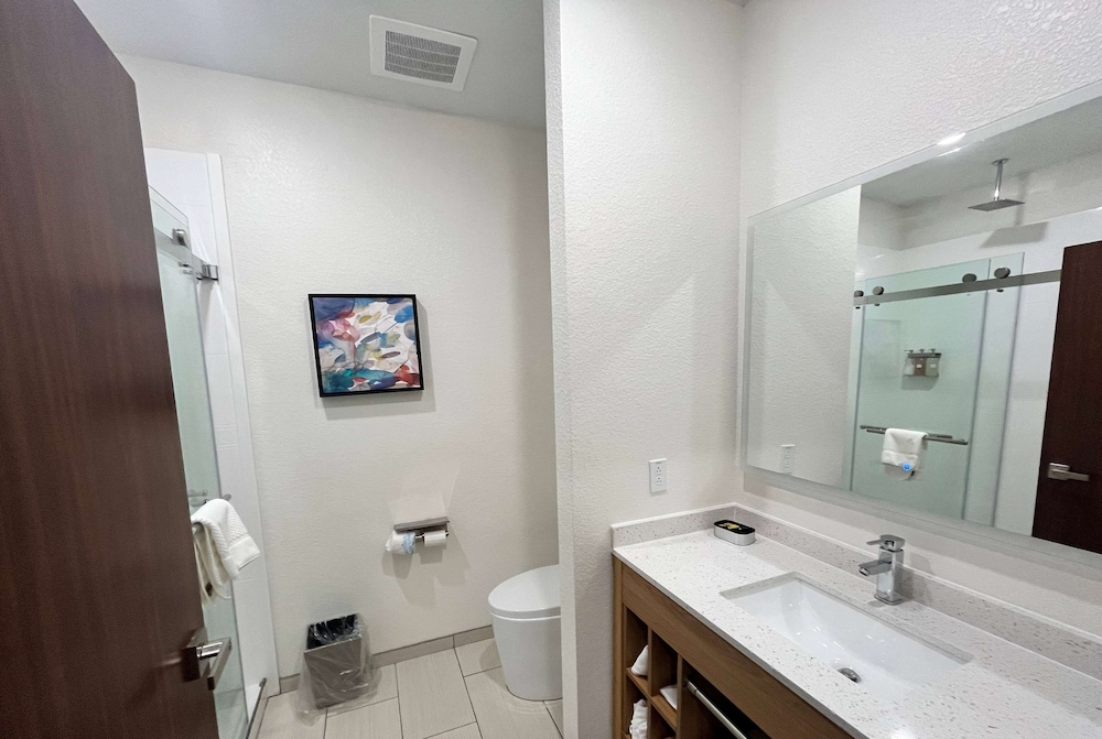 Suite, 1 King Bed with Sofa bed, Kitchenette (Jetted Tub, 2 TVs) - Photo 5