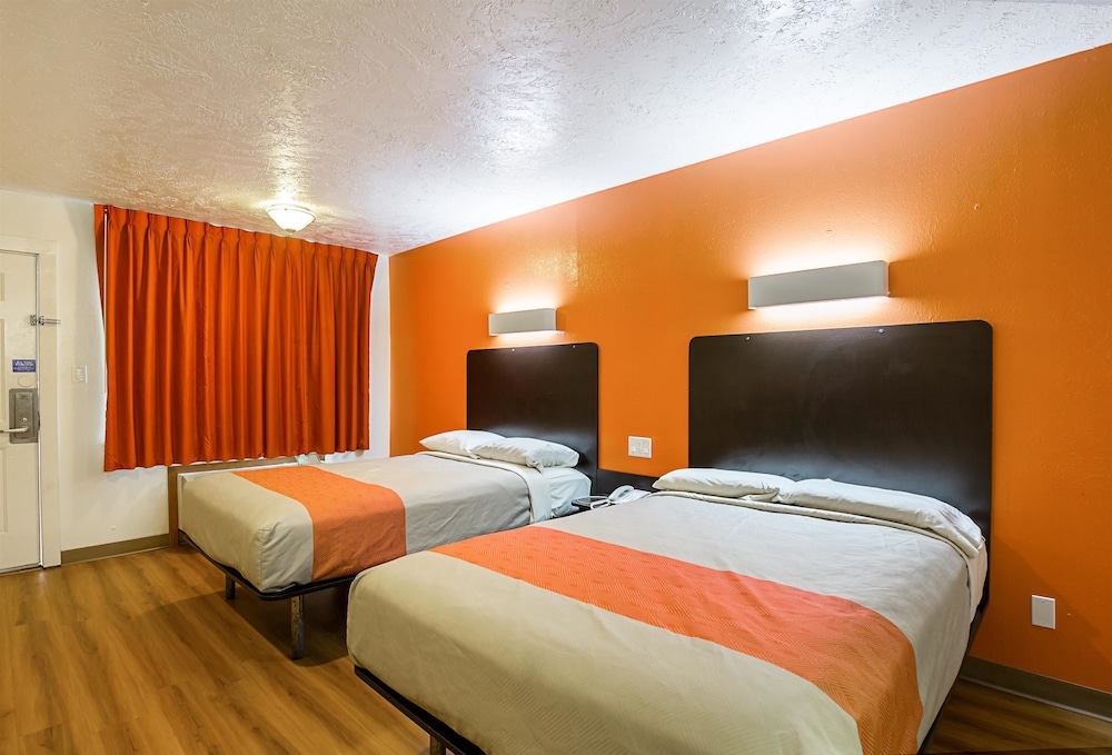 Standard Room, 2 Double Beds, Smoking, Refrigerator & Microwave photo 3