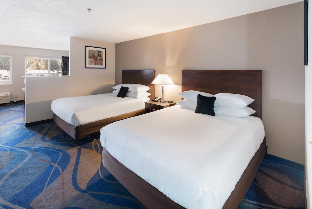 Suite, 2 Queen Beds, Non Smoking