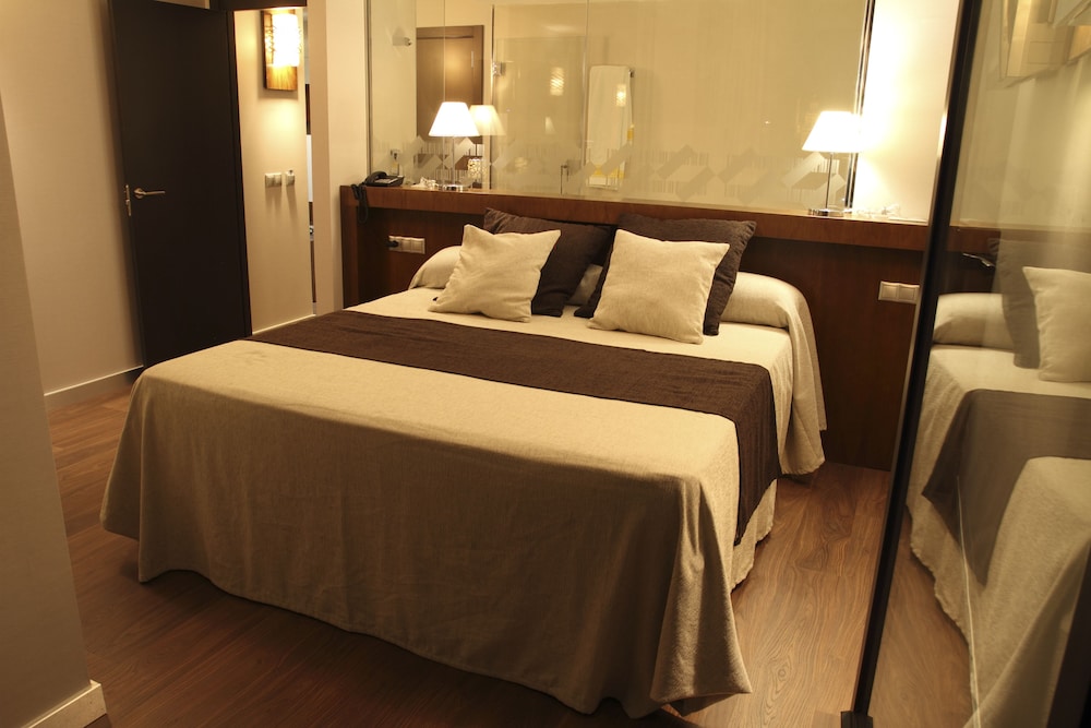 Premium Double Room, Jetted Tub (519520) - Photo 9