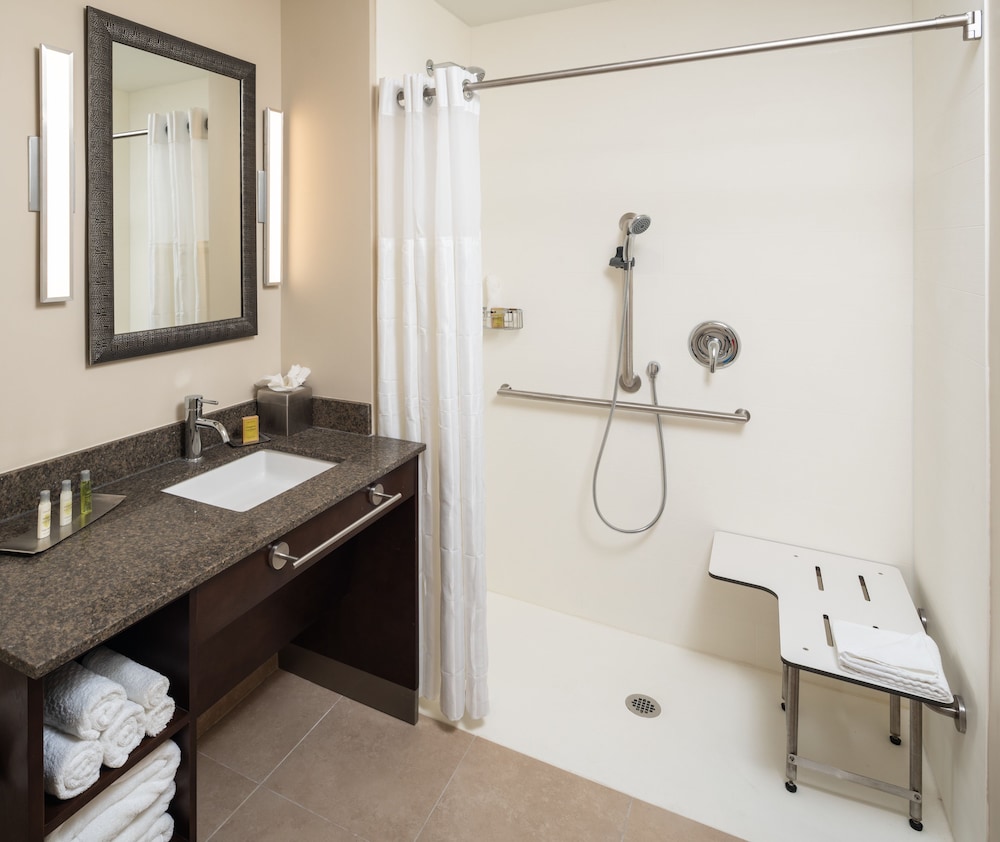 Room, 2 Queen Beds, Accessible (Roll-In Shower)