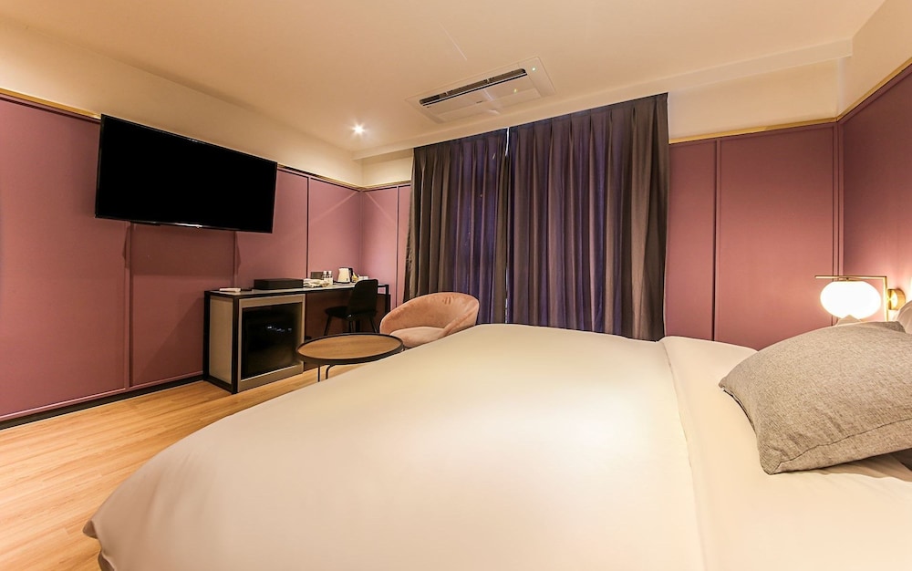 Standard Room, City View (Premium, High floor)
