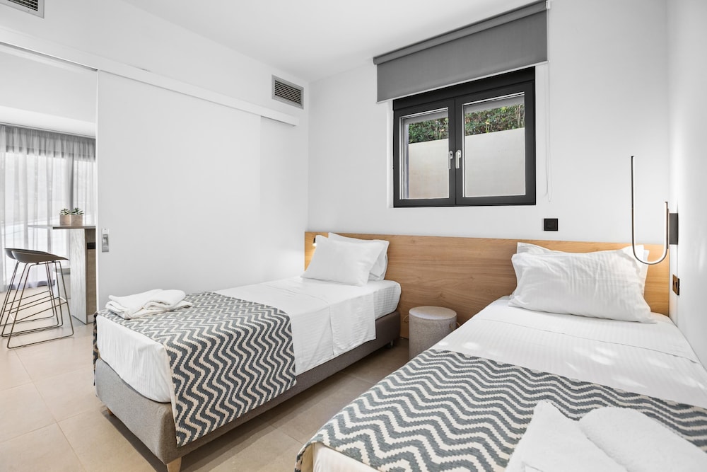 Design Apartment, Pool Access, Ground Floor