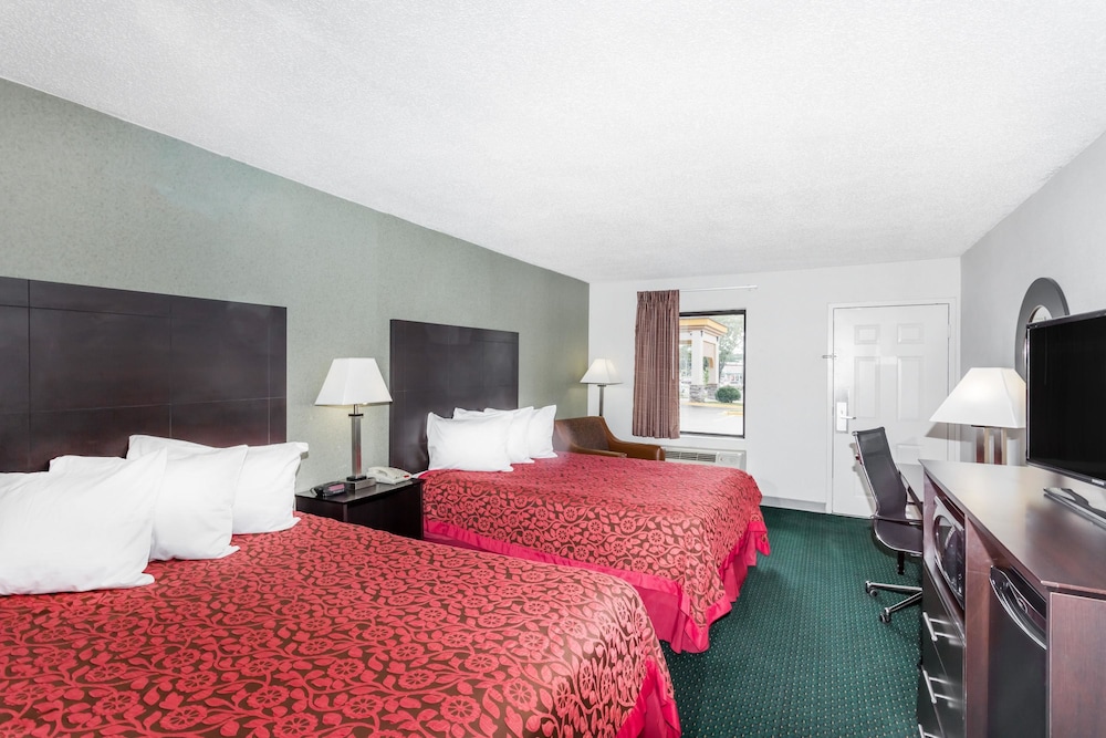 Standard Room, 2 Queen Beds photo 1