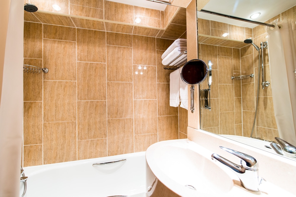 Executive Suite - Photo 3
