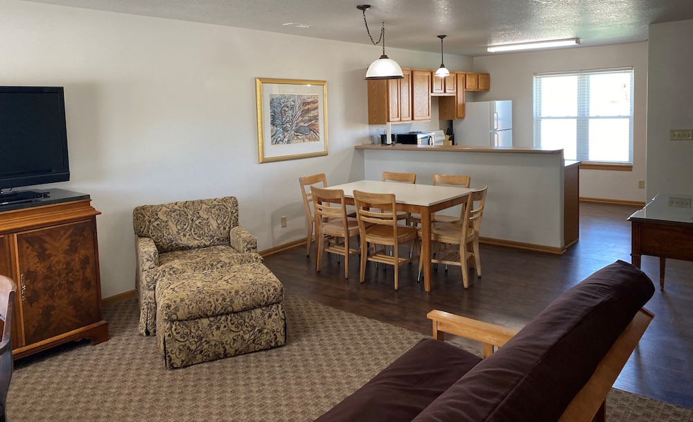 Room 2 King 1 Twin Bed Non Smoking Kitchen
