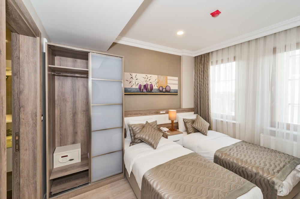 Standard Double or Twin Room, City View photo 3