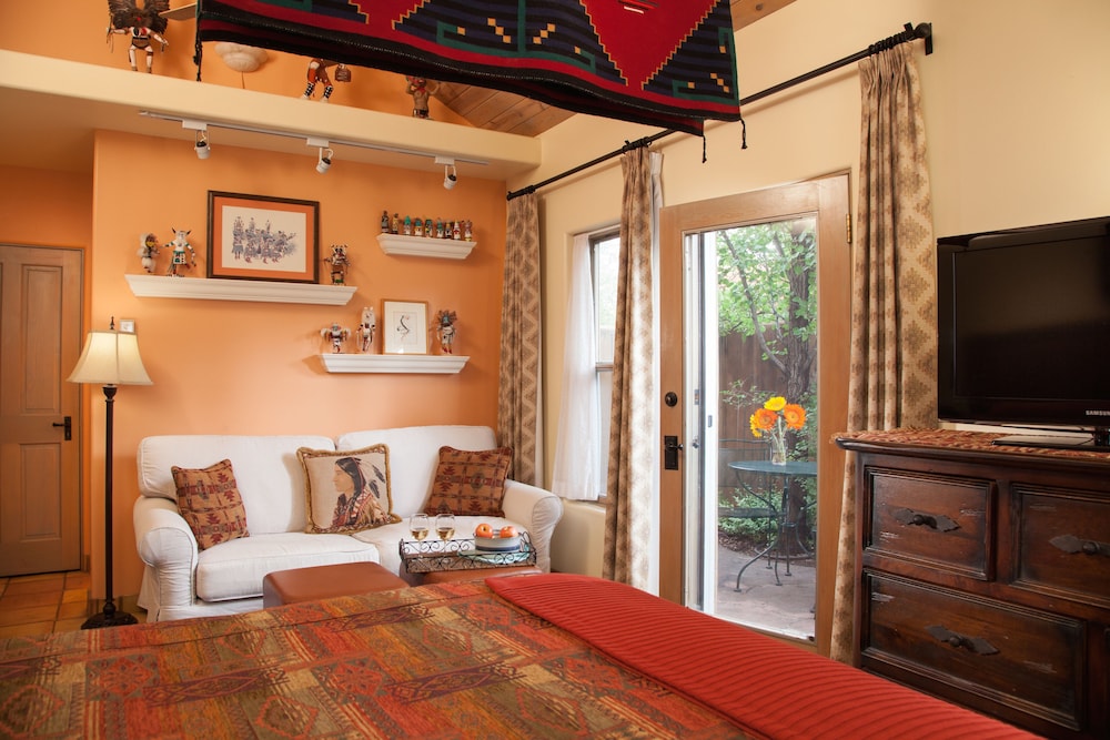 Kachina Room, 1 King Bed with Sofabed photo 1