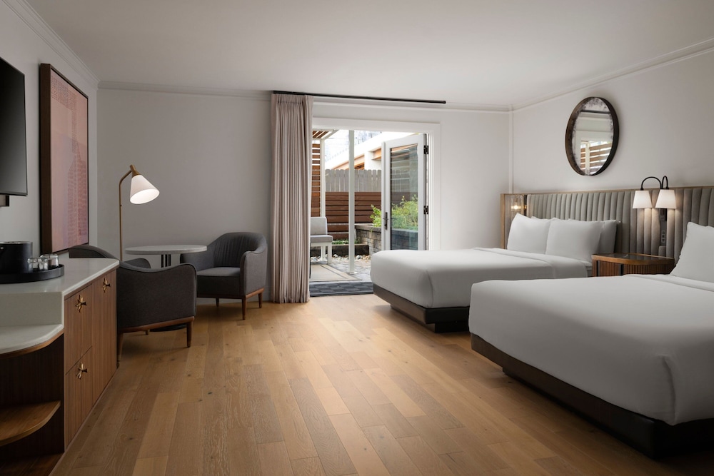 Room, 2 Queen Beds - Photo 7