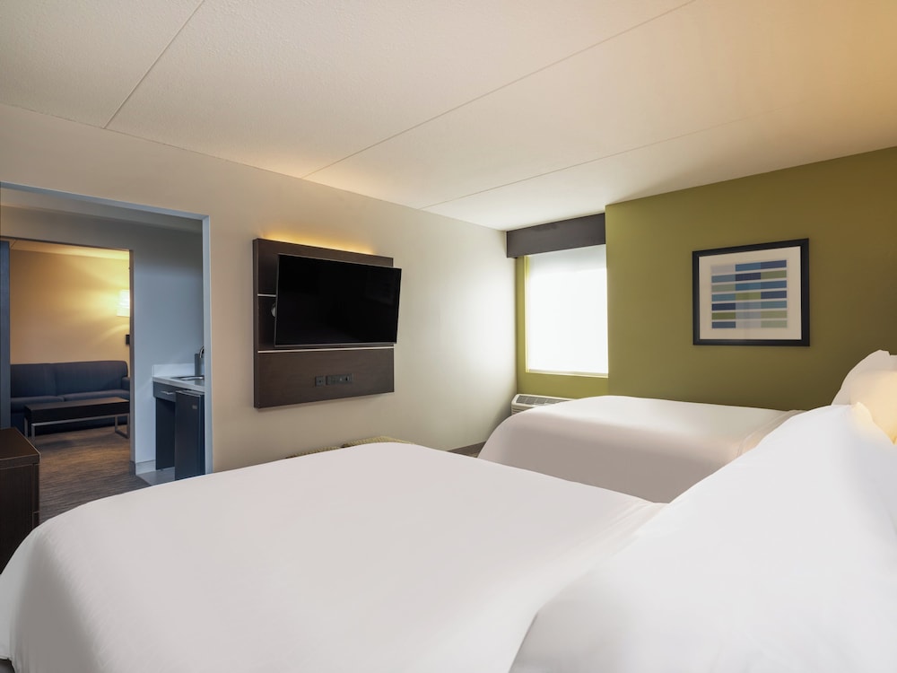 Suite, 2 Queen Beds, Accessible (Mobility) photo 2