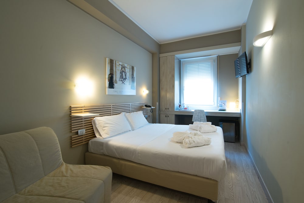 Double or Twin Room - Photo 3