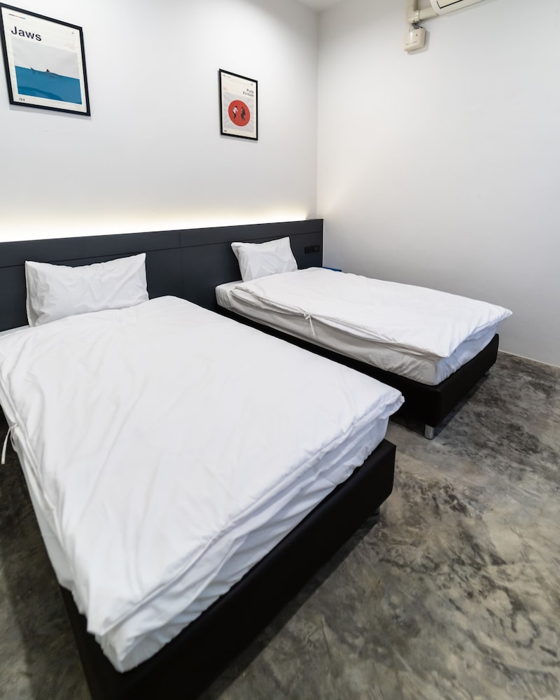 Twin Room with Shared Bathroom photo 2