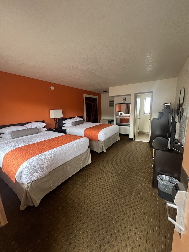 Standard Room, 2 Queen Beds photo 3