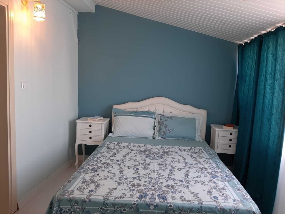 Deluxe Room, 1 Queen Bed with Sofa bed photo 1