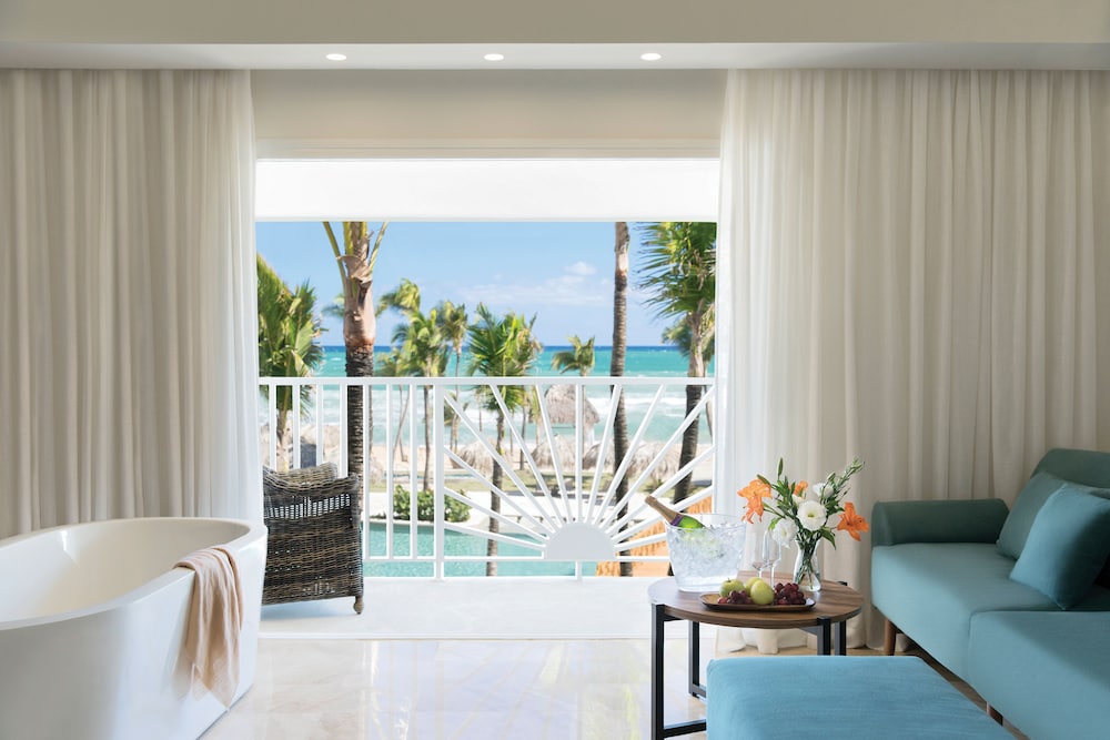 FREE UPGRADE TO JUNIOR SUITE OCEAN VIEW