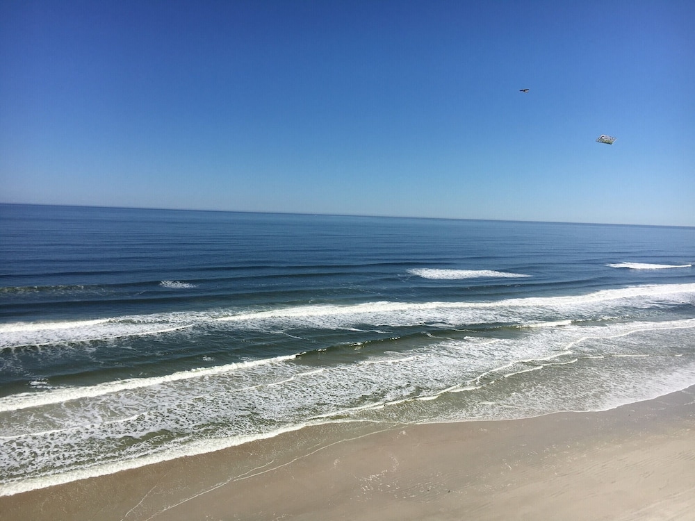 Standard Room, 2 Queen Beds, Balcony, Oceanfront (High Floor) - Photo 7