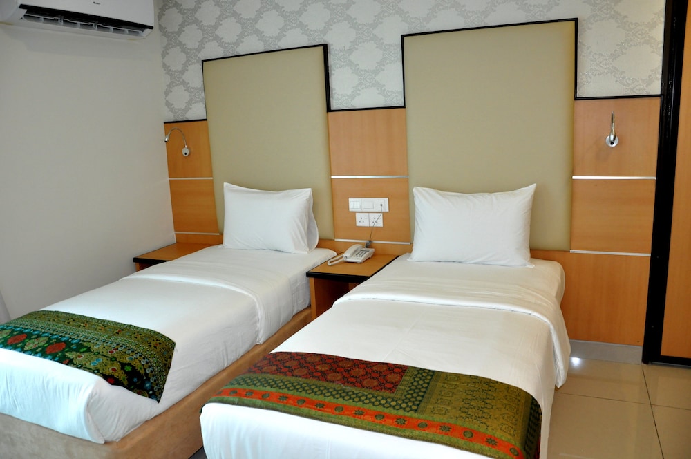 Standard Twin Room, City View